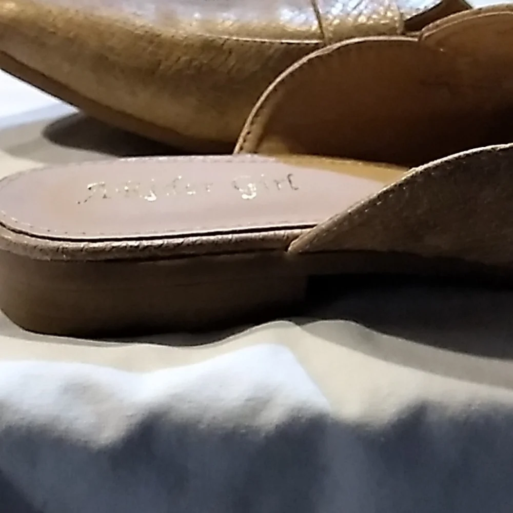 A Rider Girls tan mules - Picture 4 of 7